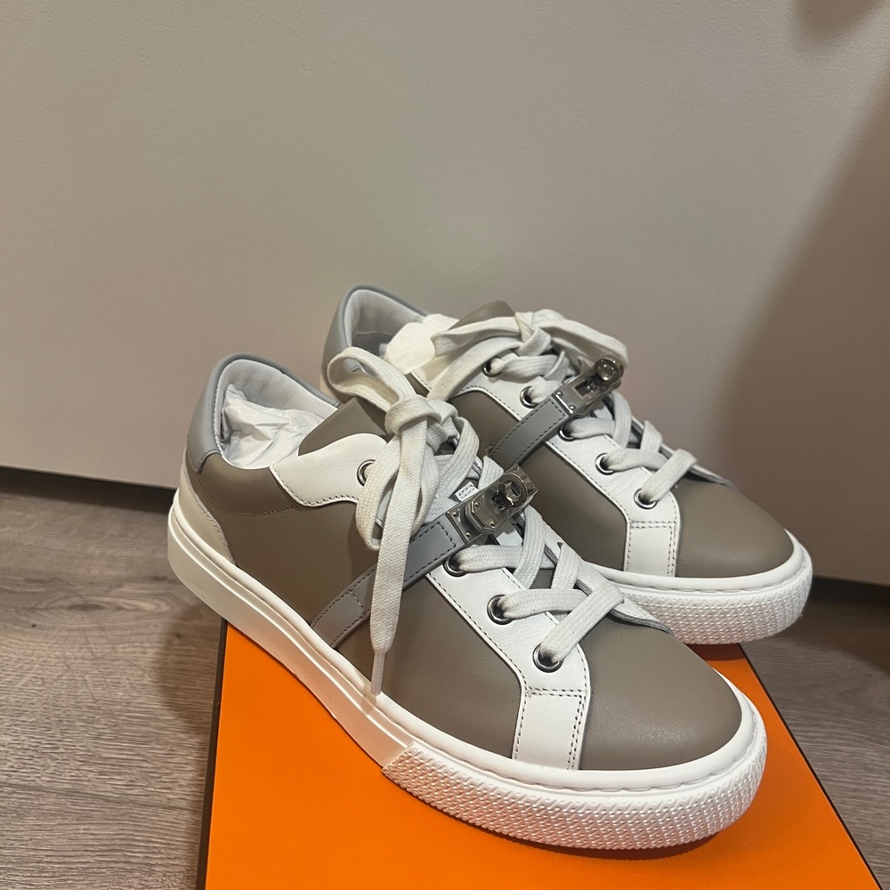 HERMES WOMENS DAY SNEAKER KELLY BUCKLE BEIGE GREY WHITE LEATHER SHOES